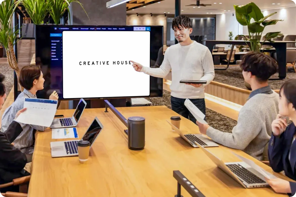 CREATIVE HOUSE